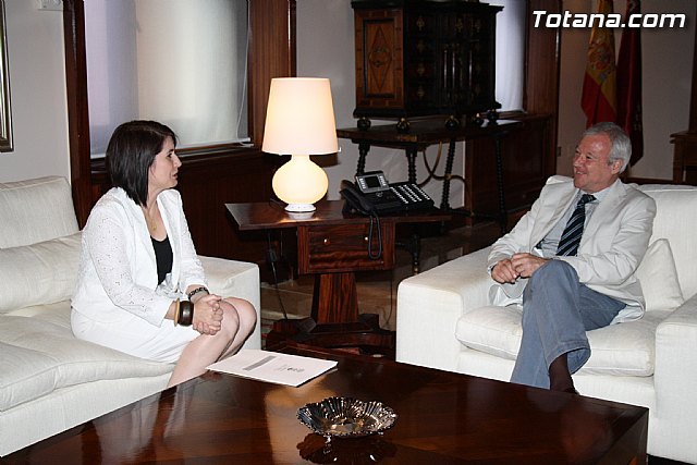 Primer encuentro institucional de la alcaldesa de Totana con el presidente de la Comunidad Autónoma, Foto 1