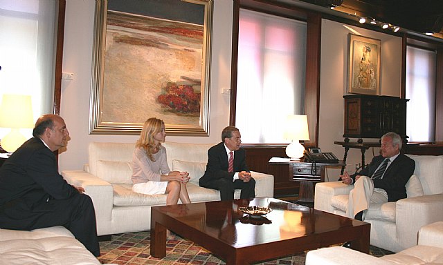 El presidente de la Comunidad, Ramón Luis Valcárcel, recibe al alcalde de Alcantarilla, Lázaro Mellado - 1, Foto 1