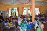 Autoridades municipales participan con los usuarios de la residencia La Purísima y con sus familiares en la Fiesta del Abuelo