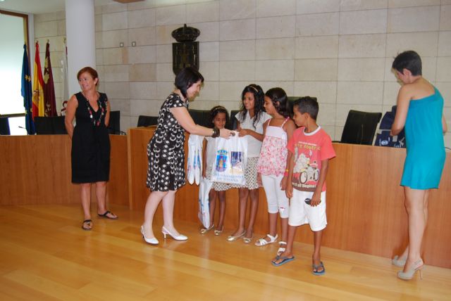 Autoridades municipales ofrecen una recepción institucional a los cuatro niños saharauis acogidos por familias totaneras, Foto 2