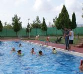 Puerto Lumbreras ha puesto en  marcha un programa de natación terapéutica y para embarazadas durante los meses estivales
