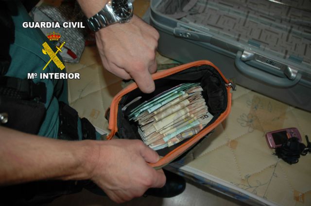 La Guardia Civil desarticula una organización de narcotraficantes que operaba en zonas turísticas de la Región de Murcia - 2, Foto 2