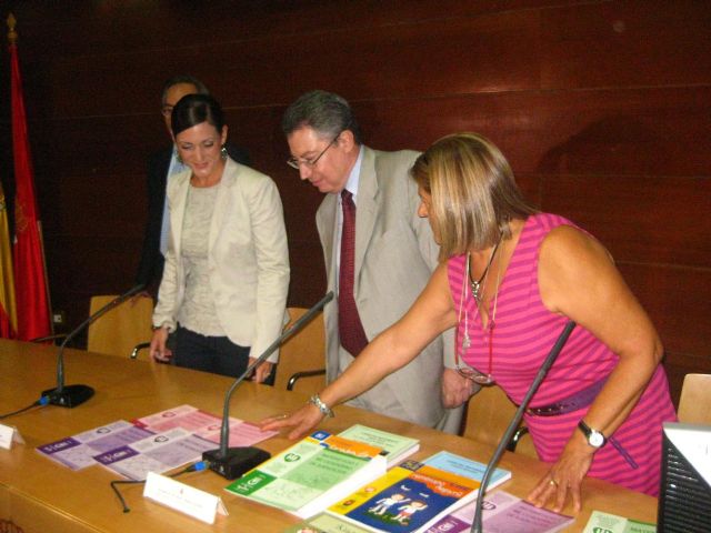 El embajador de Paraguay agradece la colaboración de Murcia en la mejora de la educación de los pueblos indígenas del Chaco - 1, Foto 1