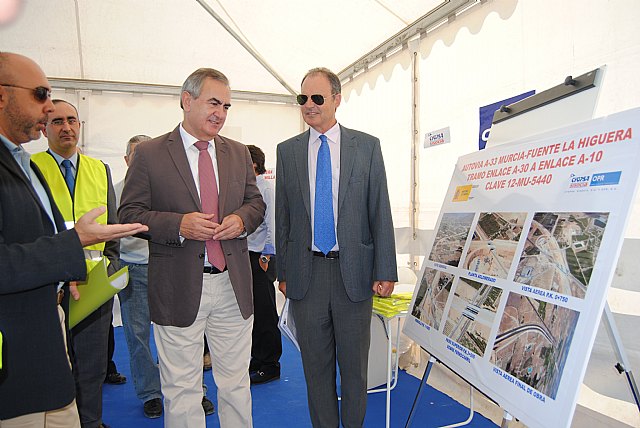 González Tovar comprueba in situ el avance de las obras de la autovía del Altiplano - 1, Foto 1