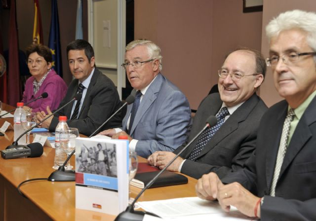 La Universidad de Murcia presenta el libro del profesor José Luis Villacañas - 3, Foto 3