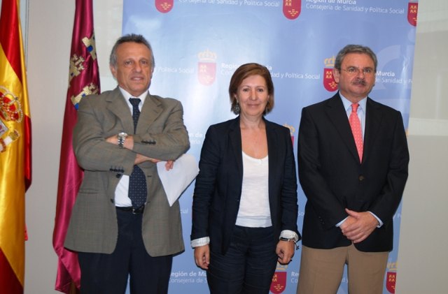 Voluntarios de Cruz Roja colaboran en la atención de los menores ingresados en el hospital Santa Lucía - 1, Foto 1