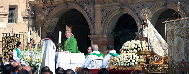 El obispo preside en Lorca la eucarista que he tenido lugar con motivo del Encuentro de Cofradas de la Regin de Murcia, Foto 2