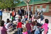 Los alumnos del colegio 'Jacinto Benavente' protagonistas en la plantacin de arbolado en su centro