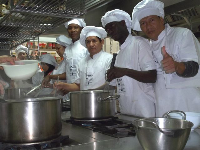 Radio ECCA Fundación forma a 15 inmigrantes desempleados como ayudantes de cocina - 2, Foto 2