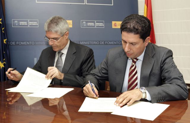 Fomento y el Gobierno de la Región de Murcia firman un protocolo para el desarrollo de la aviación civil en esa comunidad - 2, Foto 2