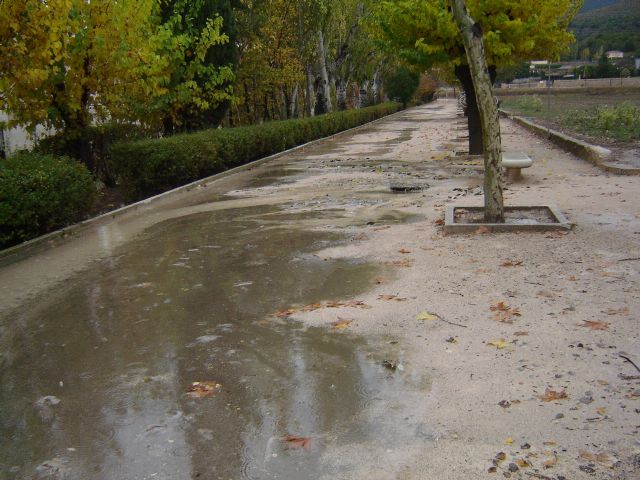 Denuncian que sigue sin solucionarse el problema de las inundaciones de algunas calles y los desbordamientos de la red con las lluvias - 3, Foto 3