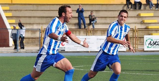 Arturo, de penaltí, y Quinín tras un gran lanzamiento de falta, dan la segunda victoria al equipo minero - 1, Foto 1