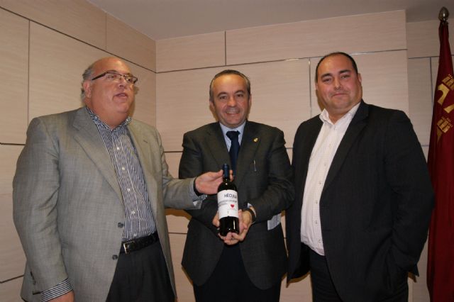 Una empresa lorquina comercializará 15.000 botellas de vino Hecula 2009 con el mensaje Somos Lorca - 1, Foto 1