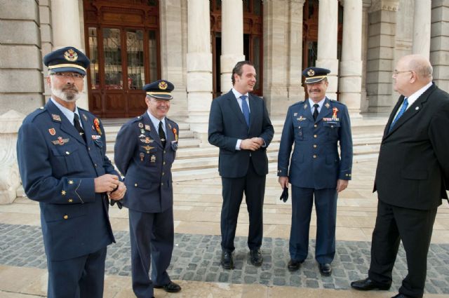 Los alumnos de la AGA aterrizan en el Palacio Consistorial - 1, Foto 1