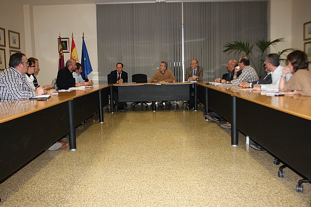 La Consejería de Agricultura  se reúne con el sector de frutos secos para analizar las líneas de ayudas previstas para 2012 - 1, Foto 1