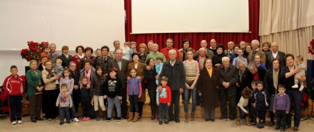 Más de 100 abuelos y nietos lumbrerenses felicitan la navidad con un vídeo grabado en los principales enclaves turísticos de la localidad - 1, Foto 1