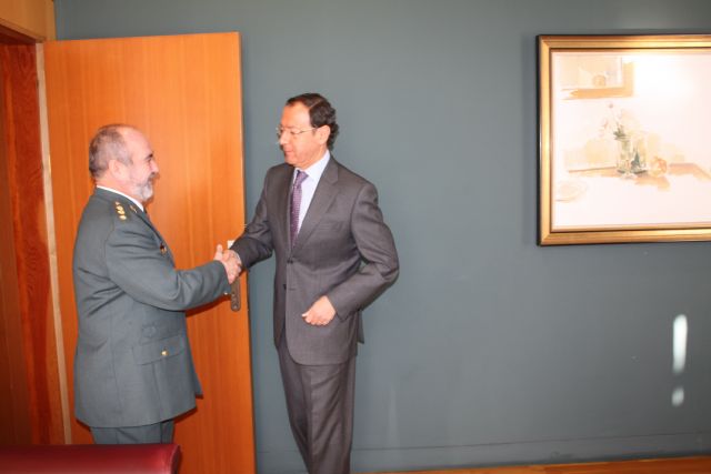 Cámara recibe al coronel jefe de la Guardia Civil Ortega Rodríguez - 1, Foto 1