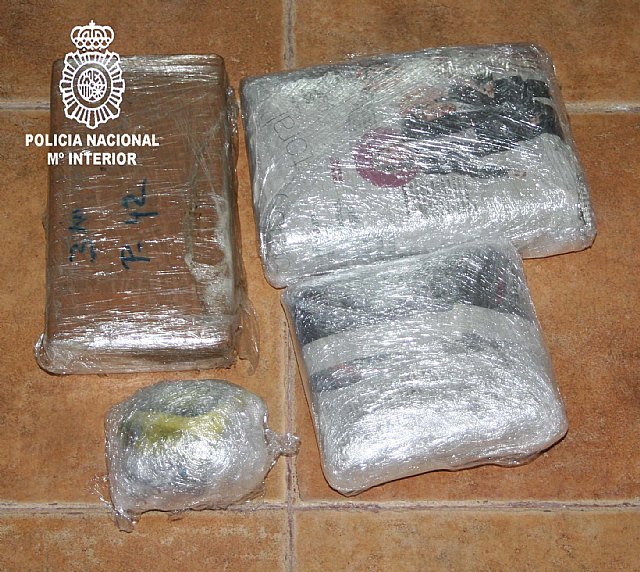 La Policía Nacional desarticula en Murcia un grupo criminal dedicado al narcotráfico e incauta 41 kilos de cocaína y 460.000 € - 2, Foto 2