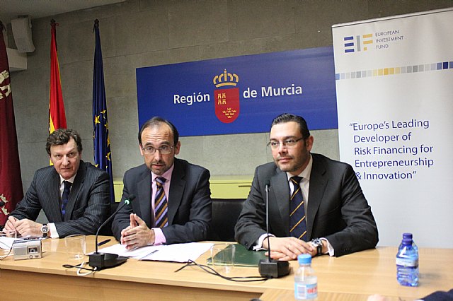 La Comunidad es la primera institución española que firma un acuerdo con el Fondo Europeo de Inversiones para financiar micropymes - 1, Foto 1