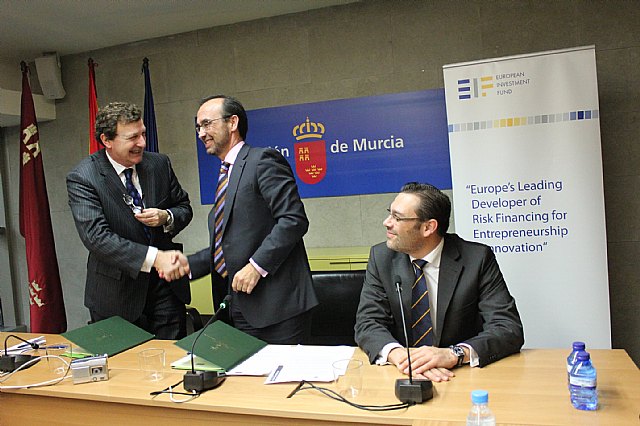 La Comunidad es la primera institución española que firma un acuerdo con el Fondo Europeo de Inversiones para financiar micropymes - 2, Foto 2