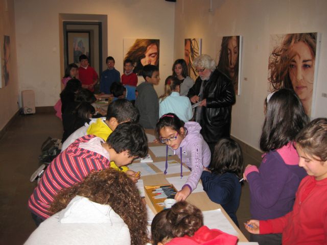 Más de 150 alumnos de Mula participan en talleres de pintura infantil impartidos por Cristóbal Gabarrón - 2, Foto 2