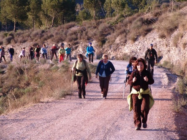 Más de 40 personas participaron en la ruta de senderismo que tuvo lugar por la Rambla de La Torrecilla (Lorca), Foto 1