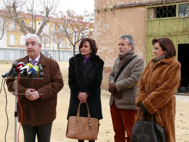 La Secretaria General de la Consejería de Cultura y el Director General de Bienes Culturales, han visitado las instalaciones del futuro Centro de Interpretación del Vino - 1, Foto 1