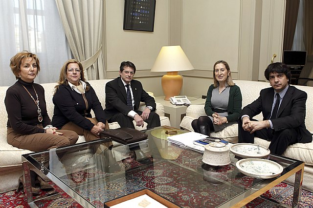 El Alcalde de Lorca se reúne con la Ministra de Fomento para avanzar en la resolución de los problemas de la ciudad tras los terremotos - 1, Foto 1