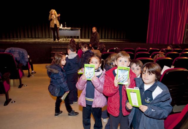 Las preguntas de los escolares sorprenden a la escritora Norma Sturniolo - 1, Foto 1