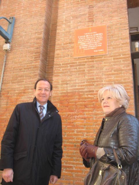 El Alcalde inaugura la primera de las placas que recordarán lugares y edificios históricos, personajes, hechos insólitos y leyendas de la ciudad - 2, Foto 2