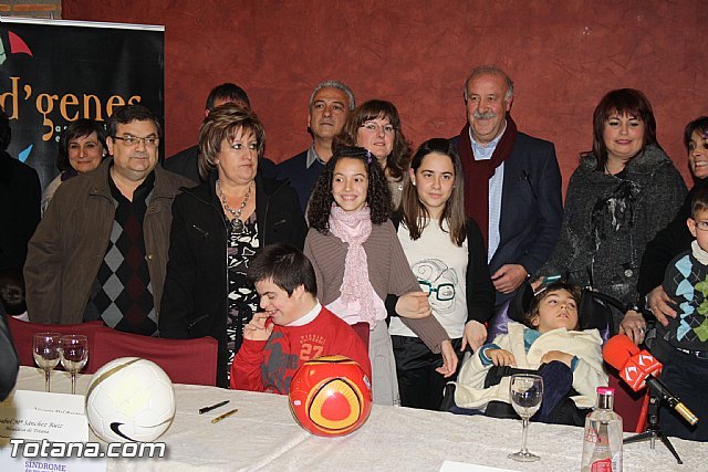 FEDER y D’Genes agradecen a Vicente del Bosque su apoyo a los afectados por Enfermedades Raras - 1, Foto 1