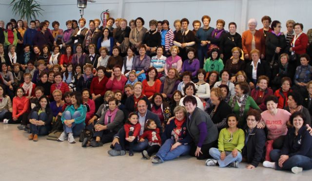 Cerca de 300 mujeres lumbrerenses participan en una jornada de convivencia en el Cabezo la Jara con motivo del 'Mes de la Mujer' - 2, Foto 2