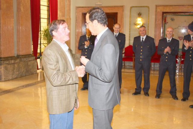 El Alcalde entrega insignias de oro a tres bomberos jubilados que suman más de un siglo de servicio público - 2, Foto 2