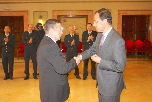 El Alcalde entrega insignias de oro a tres bomberos jubilados que suman más de un siglo de servicio público - 3, Foto 3