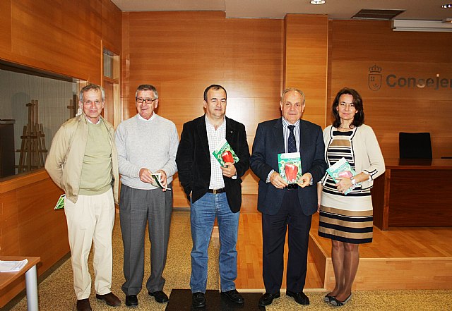 Agricultura destaca la necesidad del trabajo conjunto de Administración y empresas para combatir las plagas de los cultivos - 1, Foto 1