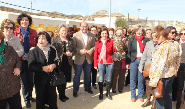 Más de 500 mujeres de Fuente Álamo celebran el Día de la Mujer Trabajadora con una visita turística a Puerto Lumbreras - 1, Foto 1