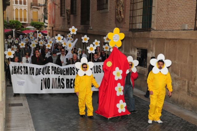 Tercera concentración de los empleados del Ayuntamiento de Murcia bajo el lema ´Plántate ante los recortes´ - 4, Foto 4