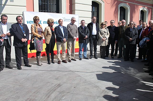 Valcárcel expresa el apoyo y homenaje del Gobierno regional a todas las víctimas del terrorismo - 2, Foto 2