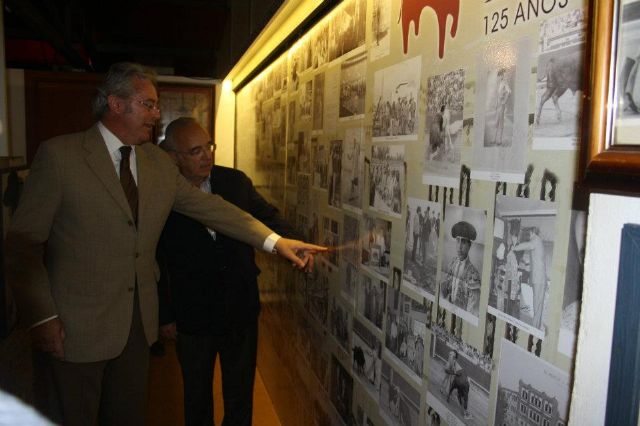 Una exposición fotográfica resume en imágenes la historia de la tauromaquia en Murcia - 1, Foto 1