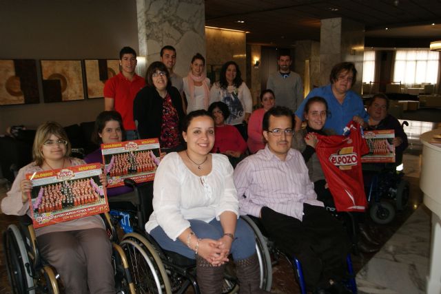 Adri, Saúl y Franklin visitan a los jóvenes del - 1, Foto 1