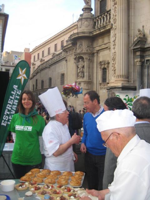 El IV Día del Pastel de Carne vuelve a convertirse en el acto más multitudinario tras el Bando de la Huerta - 2, Foto 2