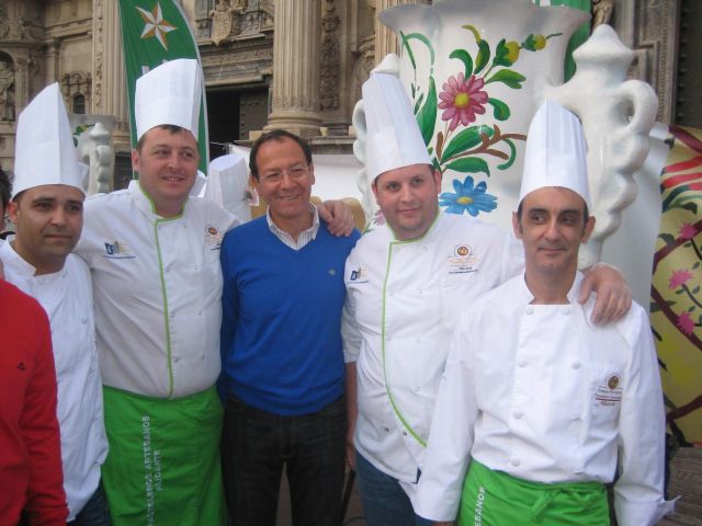 El IV Día del Pastel de Carne vuelve a convertirse en el acto más multitudinario tras el Bando de la Huerta - 3, Foto 3