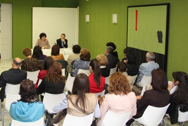 Conferencia sobre Los Rasgos fundamentales del telespectador con motivo del XI Encuentro del Consejo Escolar de la Región de Murcia - 1, Foto 1