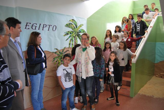 El alcalde y la concejala de Educacin viajan con Julio Verne de la mano de los niños del centro Ricardo y Codorniu, Foto 3