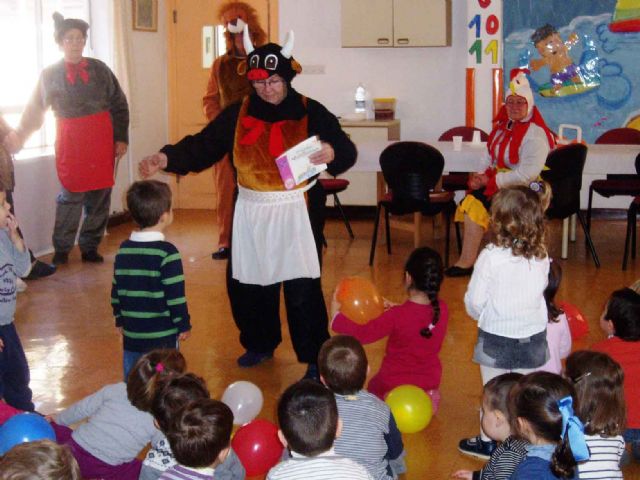 Mayores y pequeños estrechan lazos a través de las actividades de Informayor - 1, Foto 1