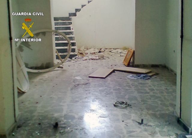 La Guardia Civil sorprende in fraganti a cuatro personas robando en La Casa de la Cierva, en Lorquí - 1, Foto 1
