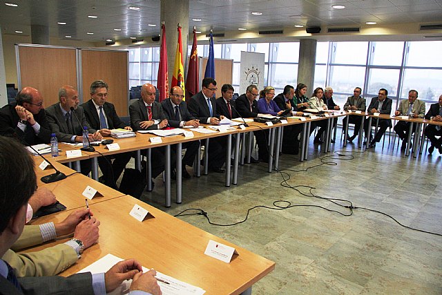 La Mesa de Normalización de la Actividad Empresarial de Lorca presenta ayudas para la reindustrialización por valor de 13 millones de euros - 1, Foto 1