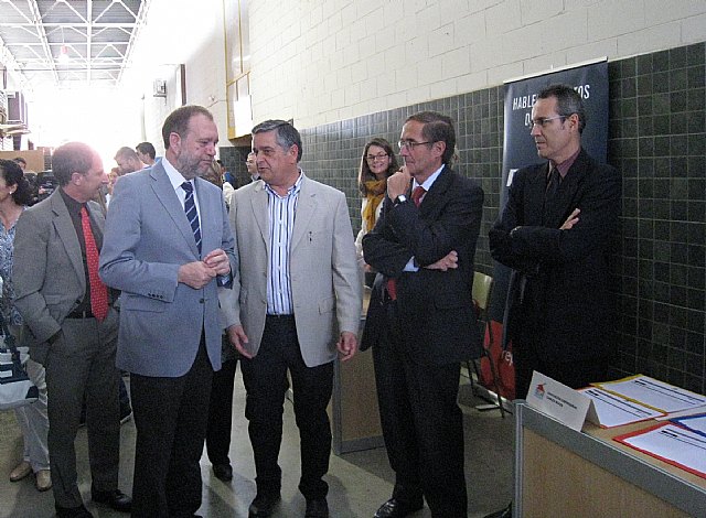 300 alumnos de Formación Profesional de Cartagena se acercan a las empresas en la primera Feria de Empleo dirigida a este colectivo - 1, Foto 1