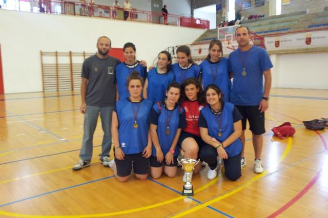 Las chicas de infantil del colegio San Francisco y las cadetes del Madre de Dios, campeonas regionales de baloncesto y balonmano respectivamente - 2, Foto 2