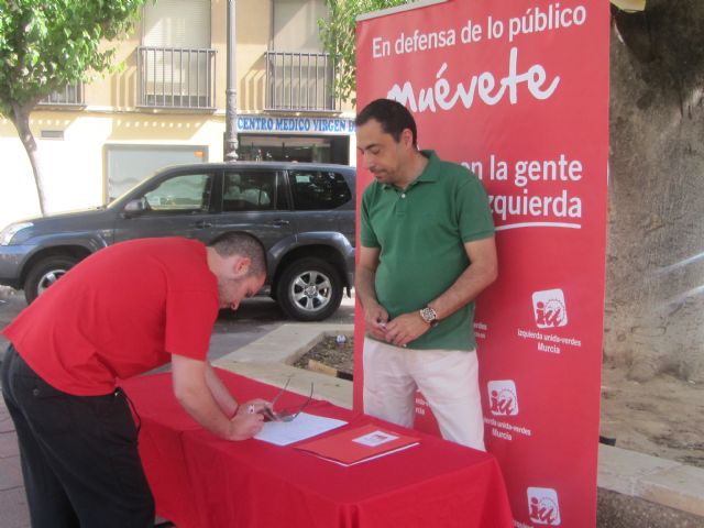 IU-Verdes de Murcia recoge firmas para la ILP que pide la dación en pago - 1, Foto 1